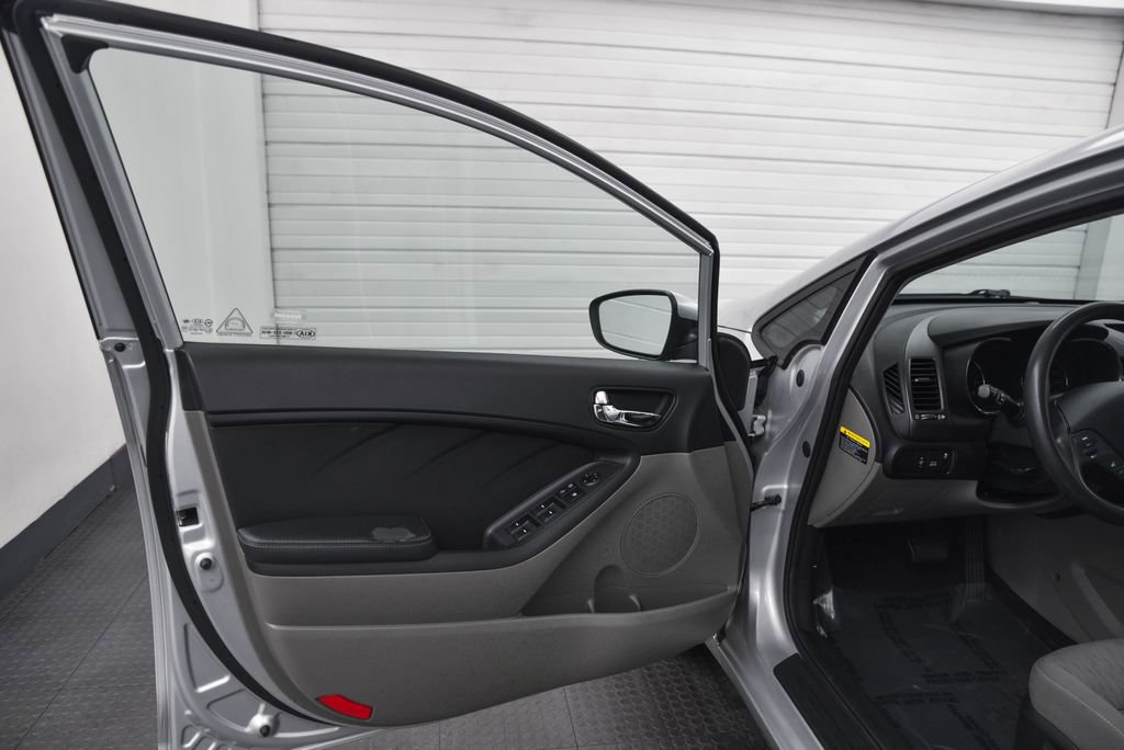 Used 2016 Kia Forte LX image 10