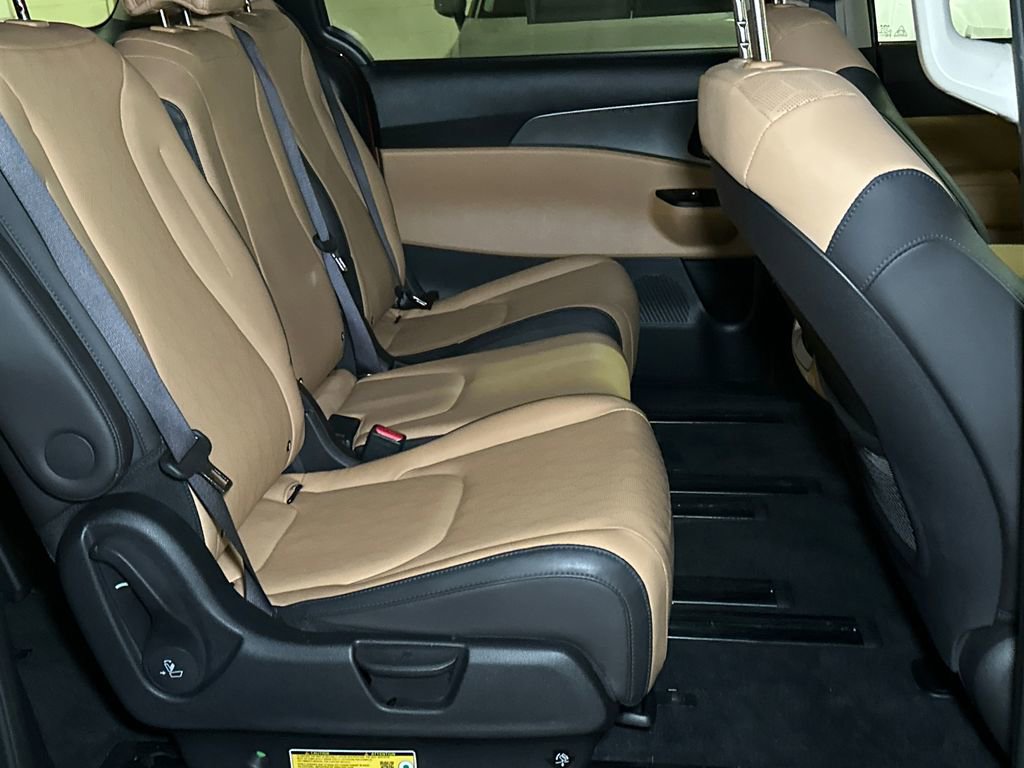 Used 2024 Kia Carnival LX FWD image 11