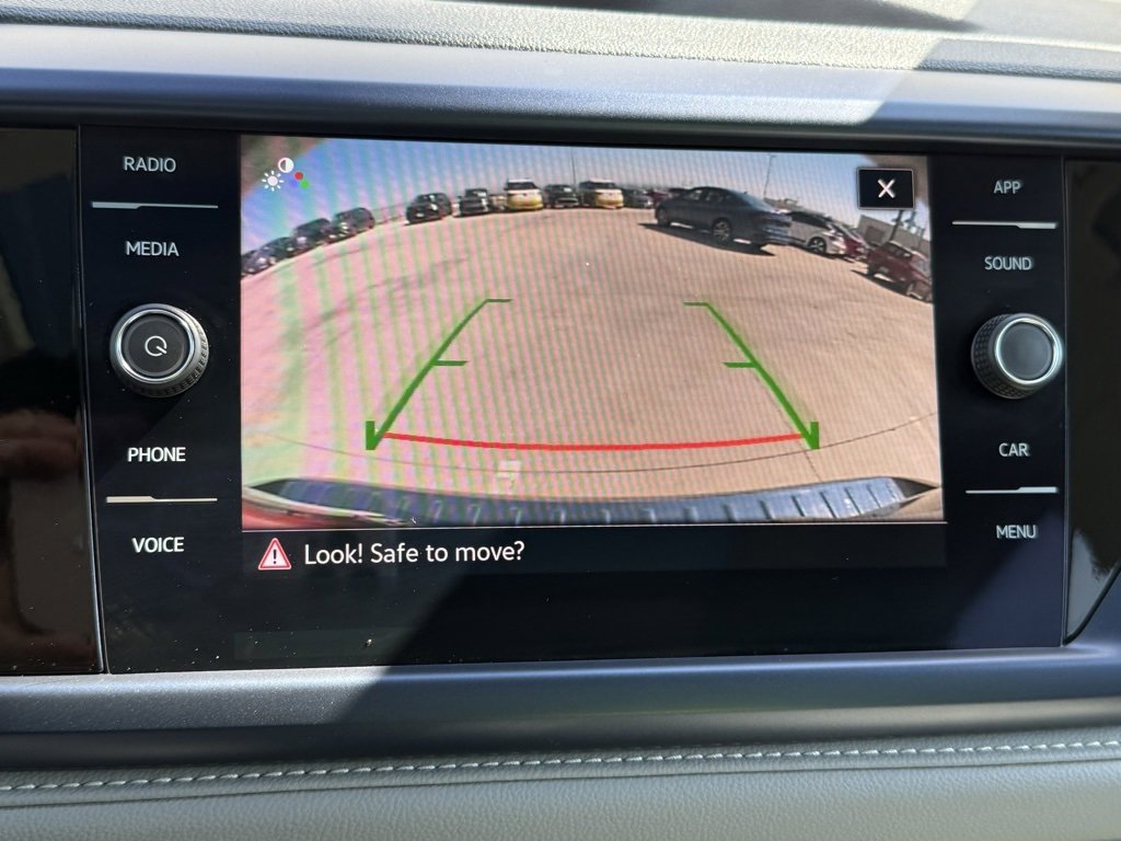 Certified 2024 Volkswagen Taos SE image 9