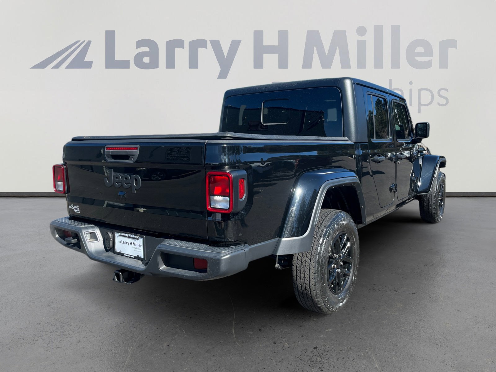 Used 2022 Jeep Gladiator Sport image 5