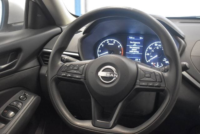 Used 2023 Nissan Altima 2.5 S FWD image 24