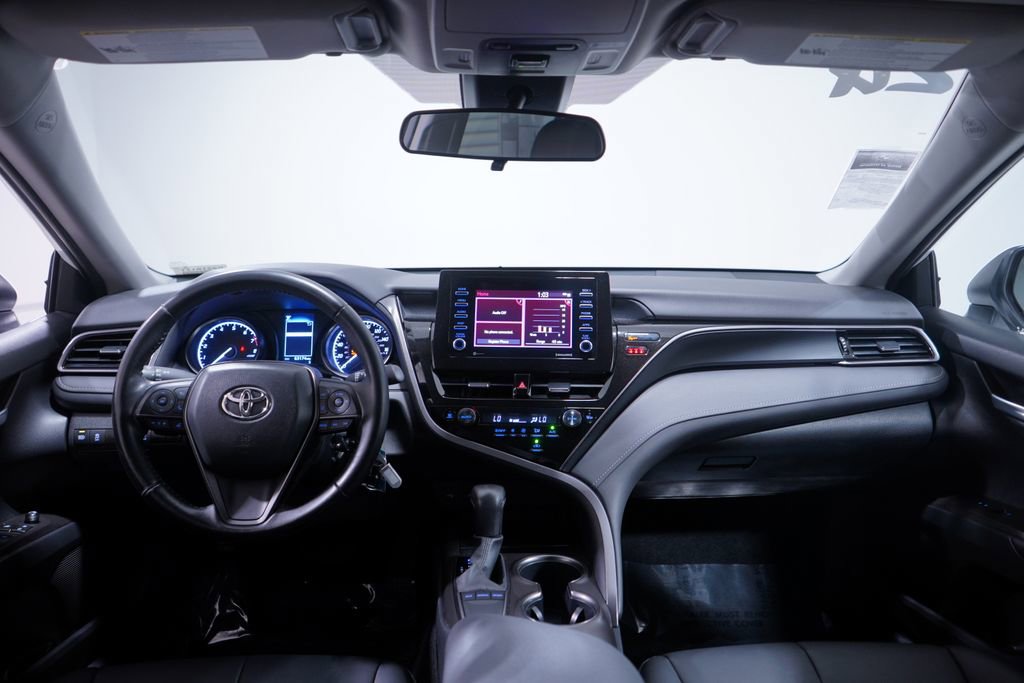 Used 2024 Toyota Camry SE image 9