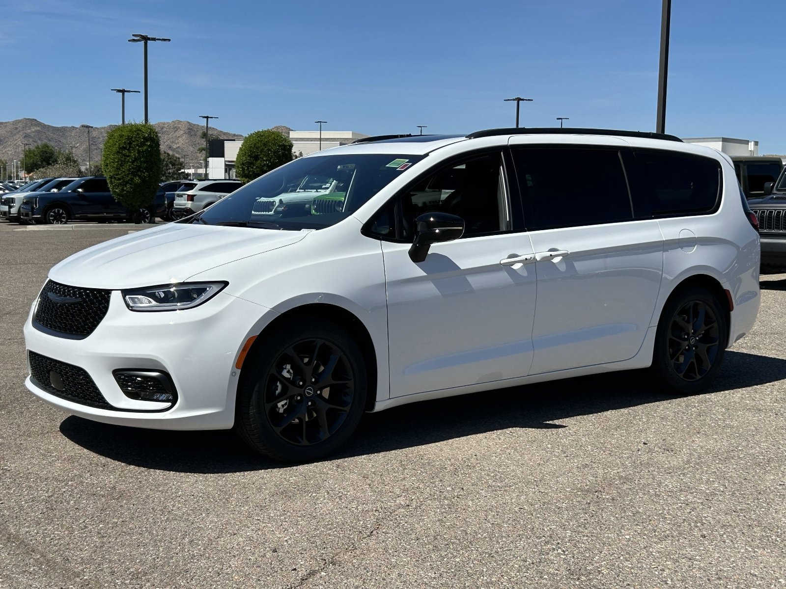 New 2026 Chrysler Pacifica Limited w/ S Appearance Package FWD image 2