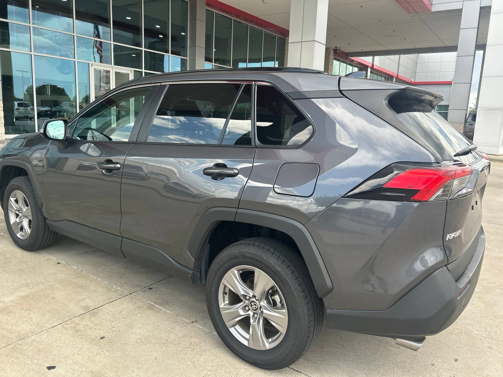 Used 2025 Toyota RAV4 XLE FWD image 14