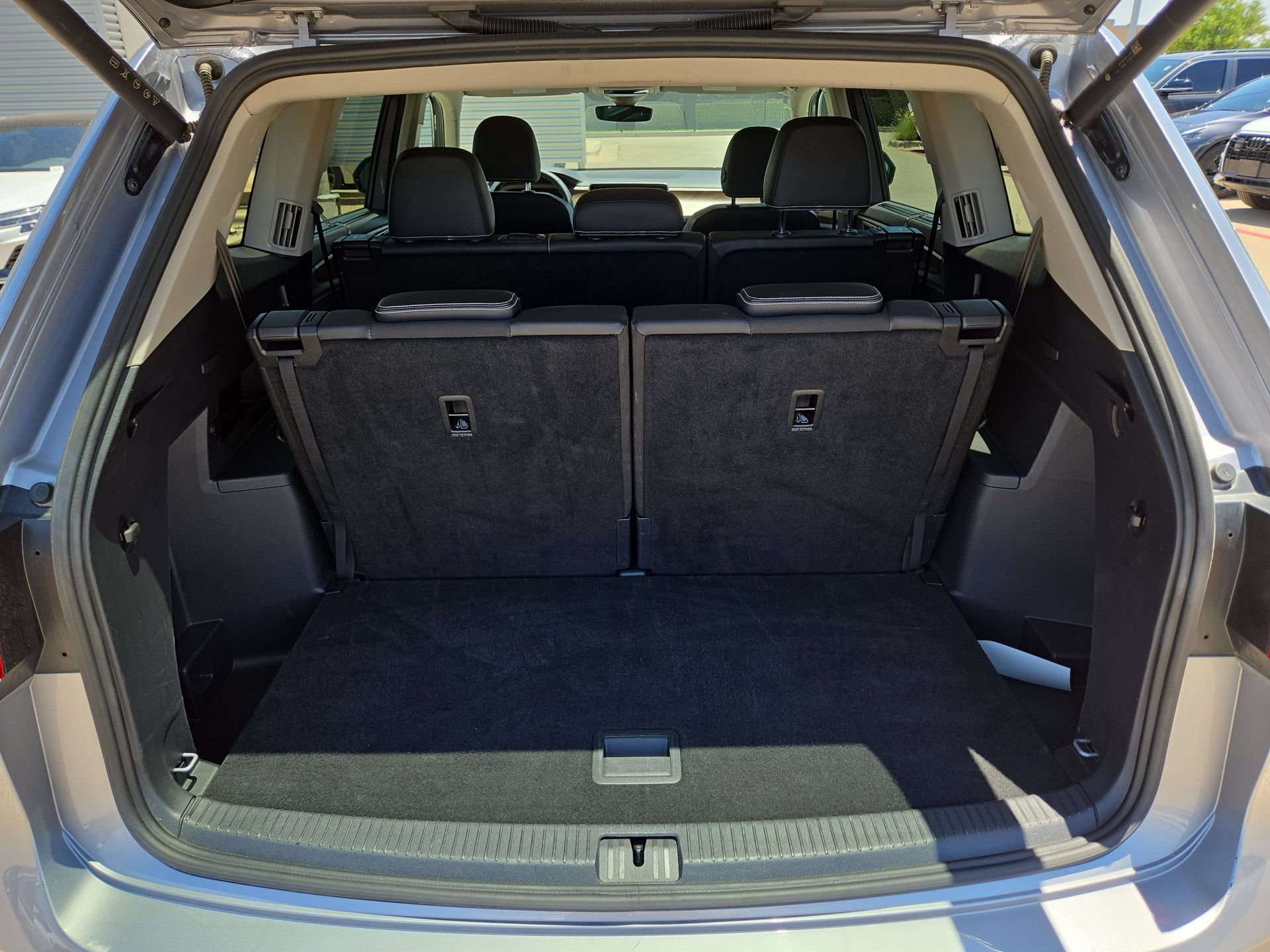Used 2025 Volkswagen Atlas SE AWD/4WD image 12