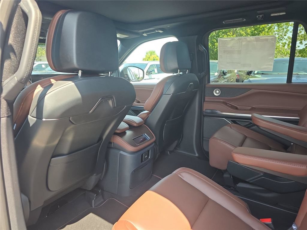 New 2027 Lincoln Navigator L Reserve RWD image 13