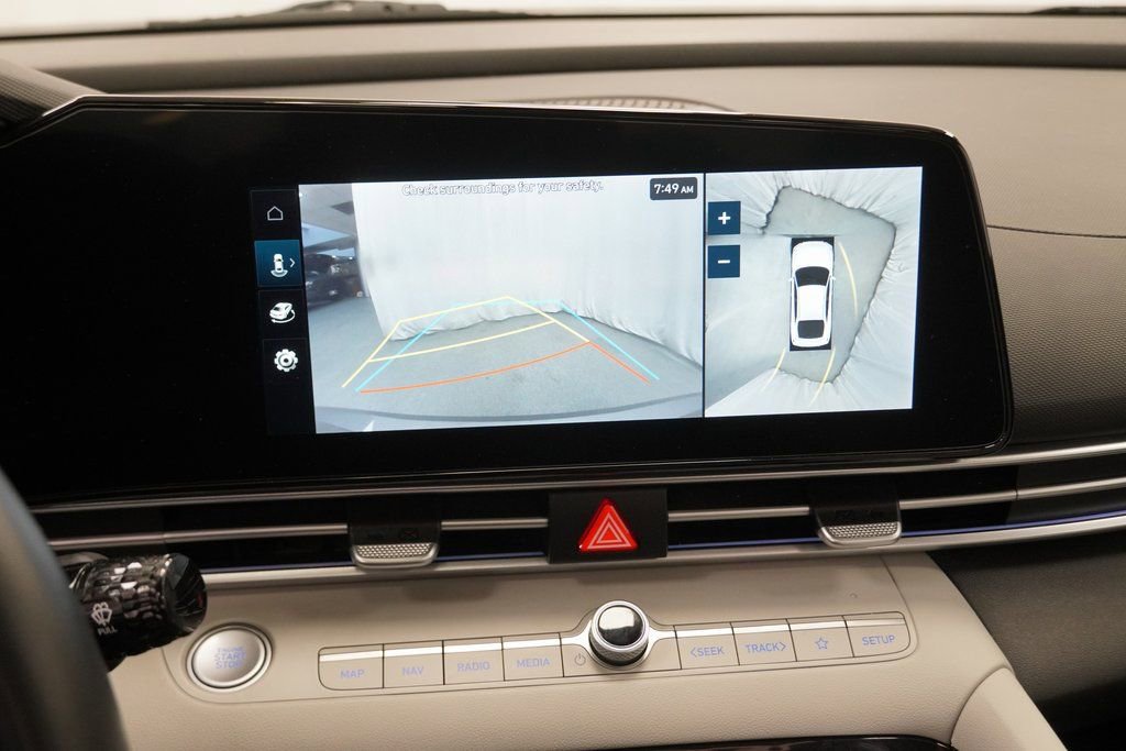 Used 2024 Hyundai Elantra Limited image 30