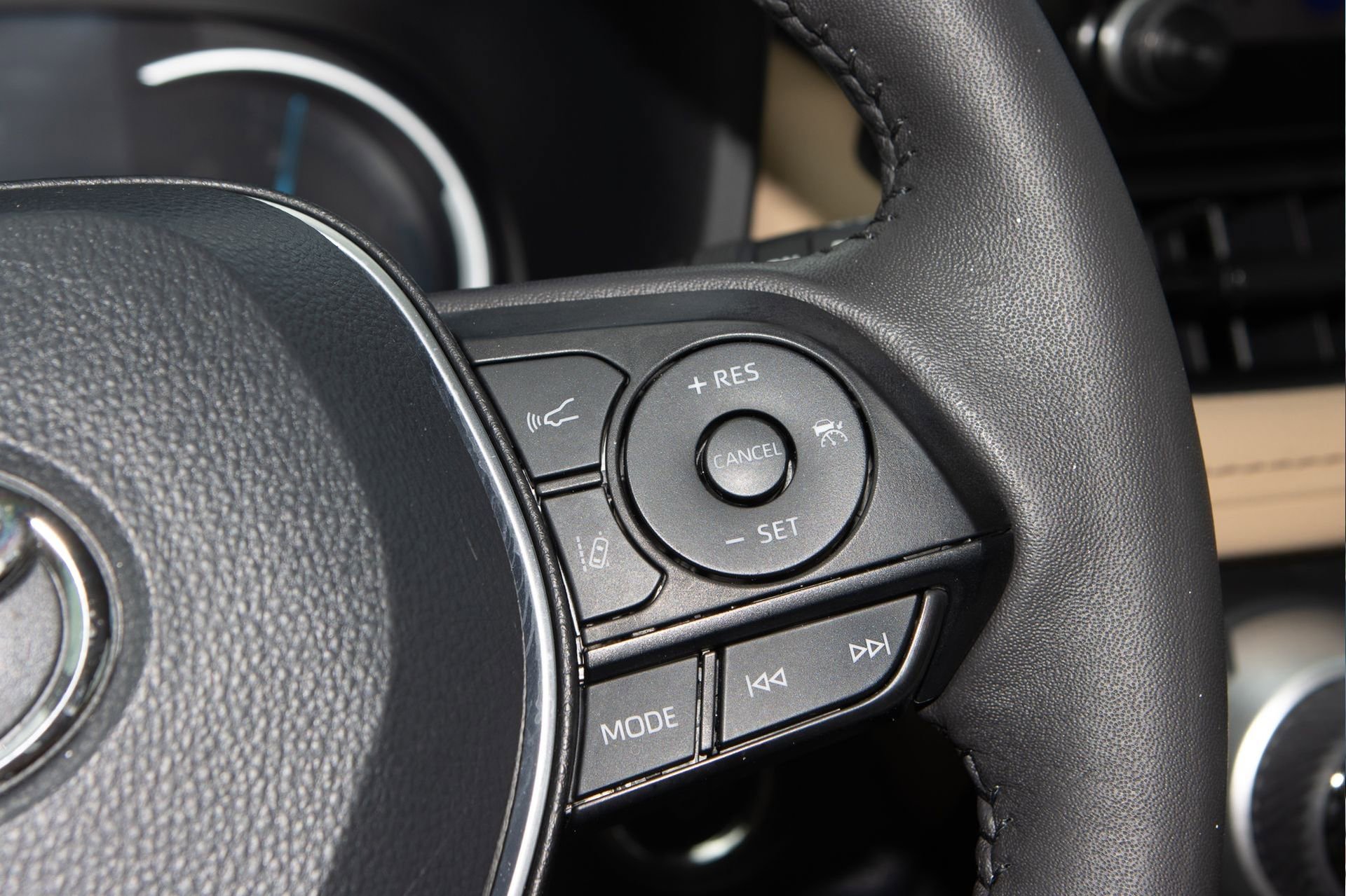 Used 2024 Toyota RAV4 XLE image 30