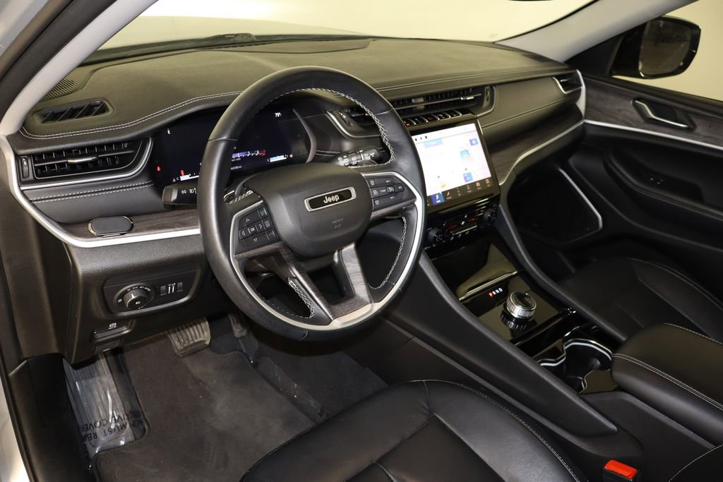Used 2022 Jeep Grand Cherokee L Limited w/ Black Appearance Package RWD image 27