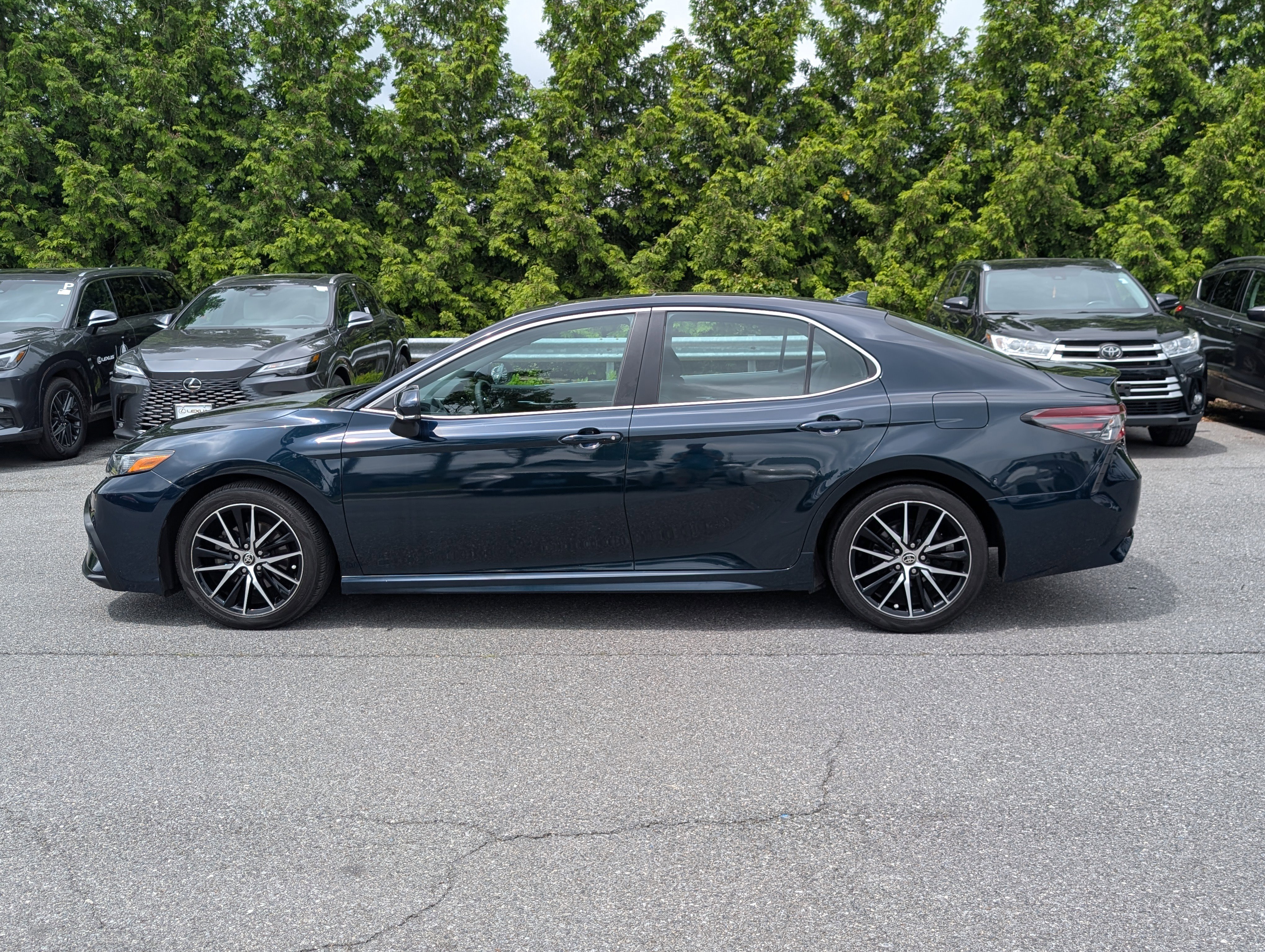 Used 2021 Toyota Camry SE image 7