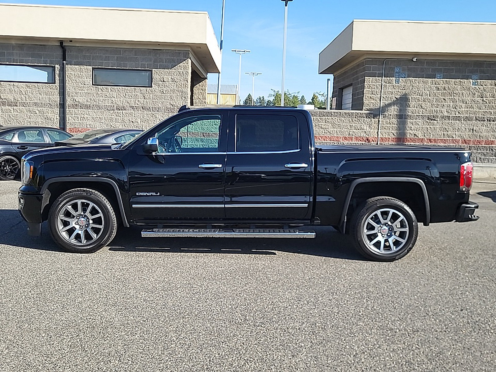 Used 2016 GMC Sierra 1500 Denali w/ Enhanced Driver Alert Package AWD/4WD image 4