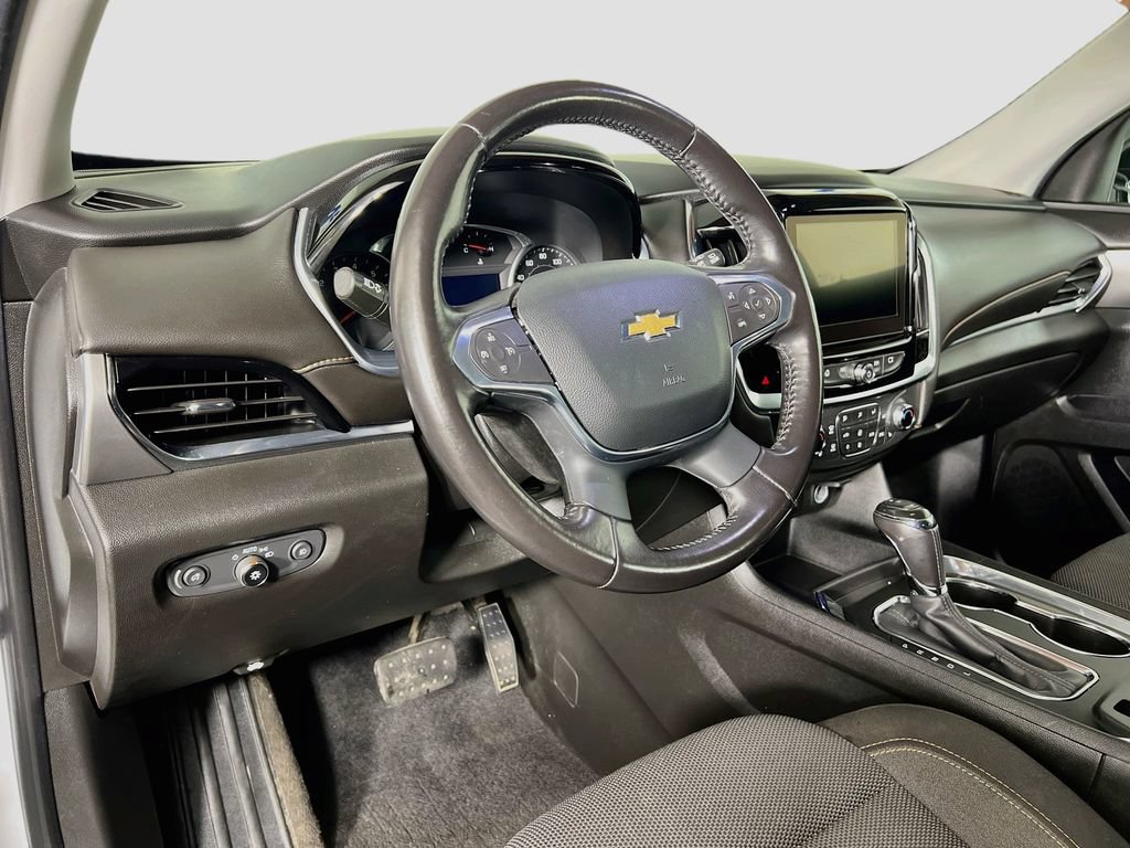 Used 2020 Chevrolet Traverse LT w/ LPO, Blackout Package AWD/4WD image 11