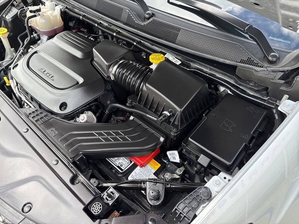 Used 2024 Chrysler Pacifica Touring-L image 29