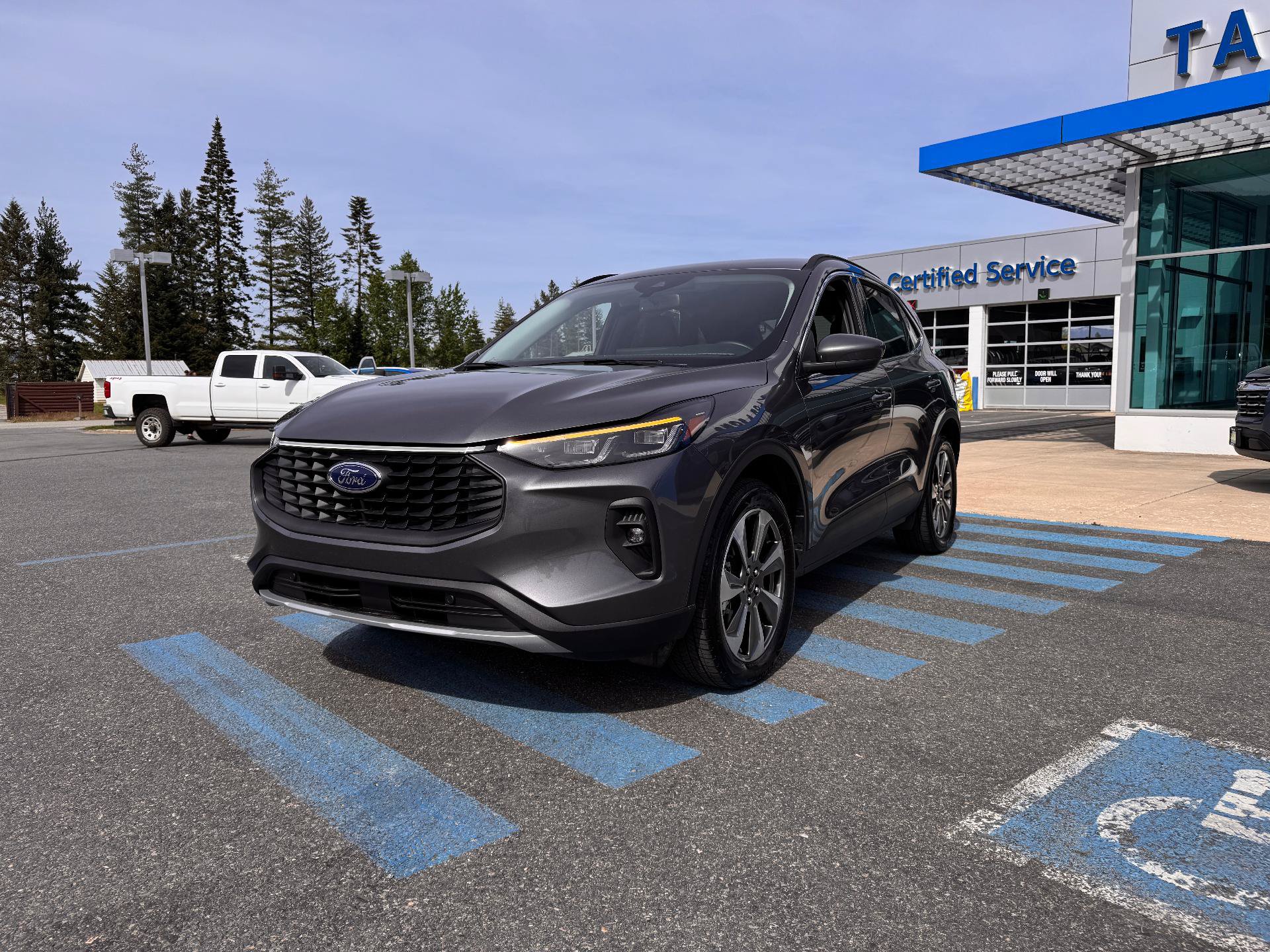 Used 2025 Ford Escape Platinum AWD/4WD image 3