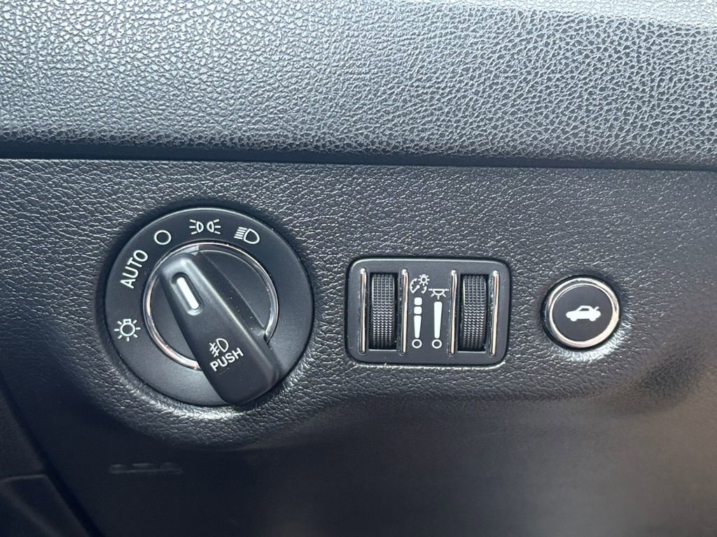 Used 2021 Chrysler 300 S image 3