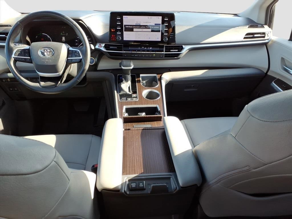 Used 2024 Toyota Sienna XLE image 33