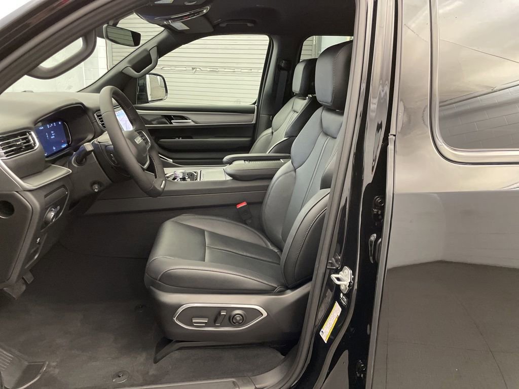 New 2026 Jeep Grand Wagoneer Limited AWD/4WD image 17