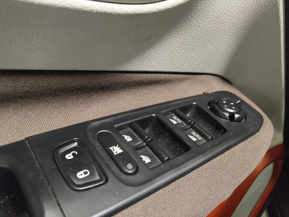 Used 2017 Jeep Renegade Latitude FWD image 27