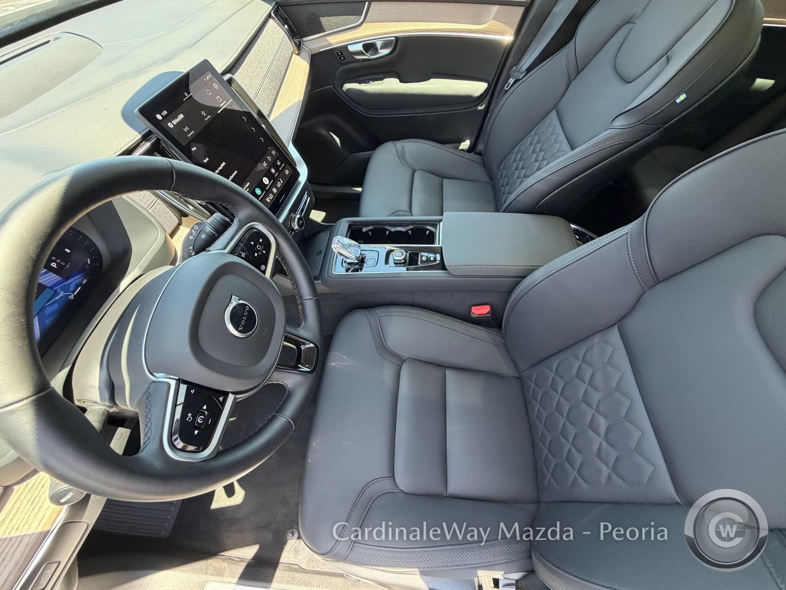 Used 2025 Volvo XC90 B5 Plus AWD/4WD image 18