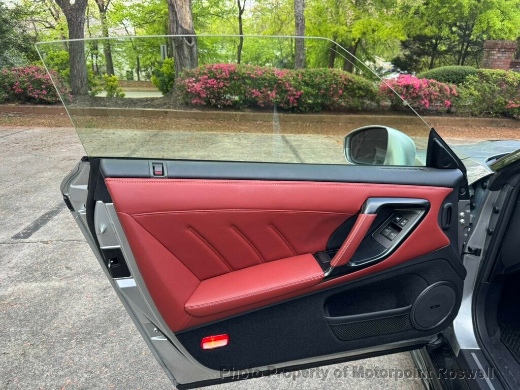 Used 2024 Nissan GT-R Premium w/ Premium Interior Package image 17