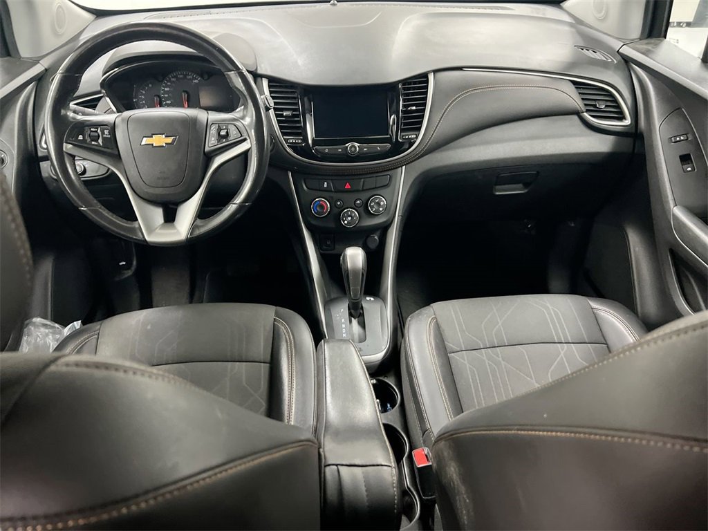 Used 2022 Chevrolet Trax LT w/ LT Convenience Package image 10