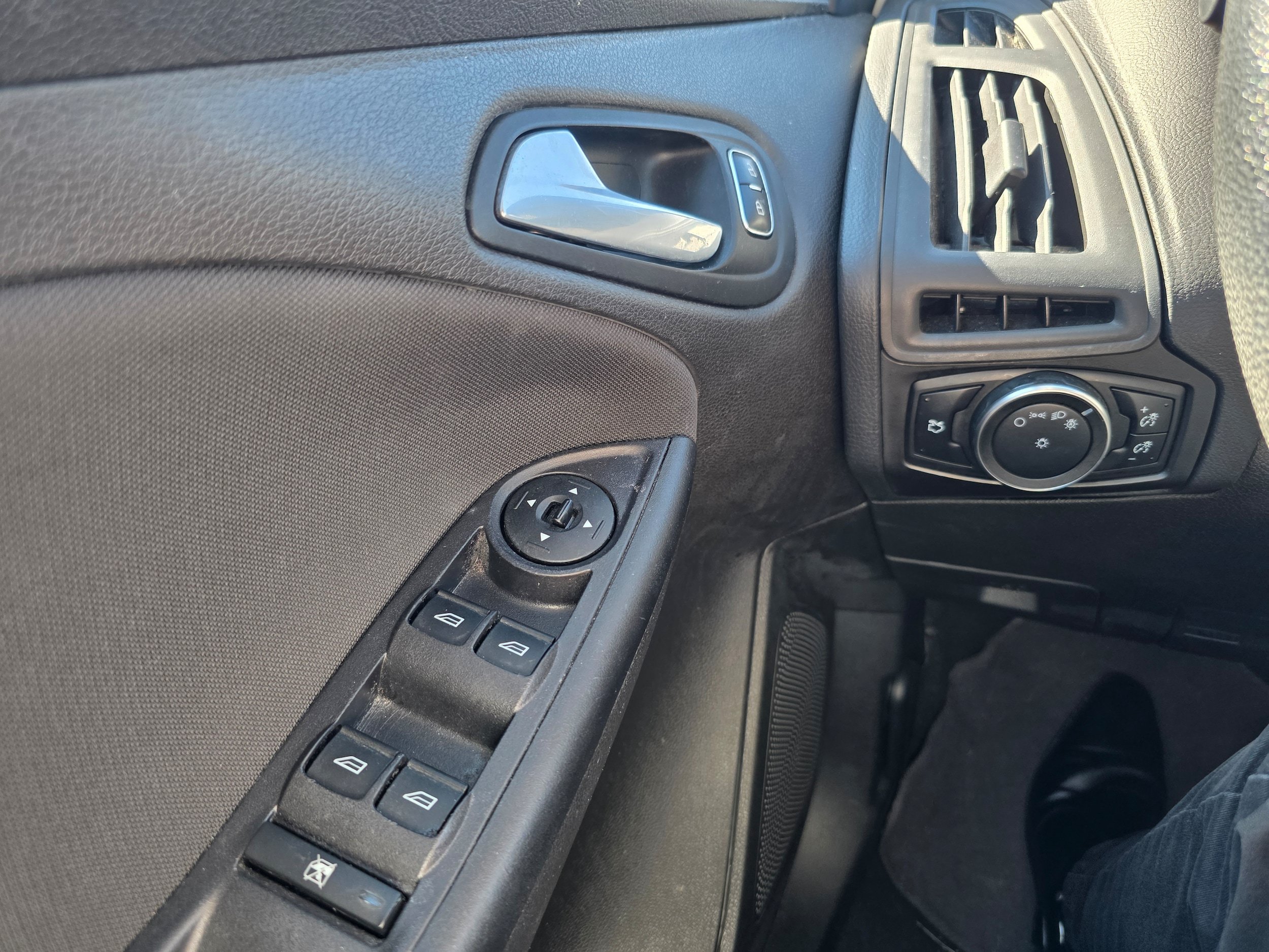 Used 2016 Ford Focus SE FWD image 15