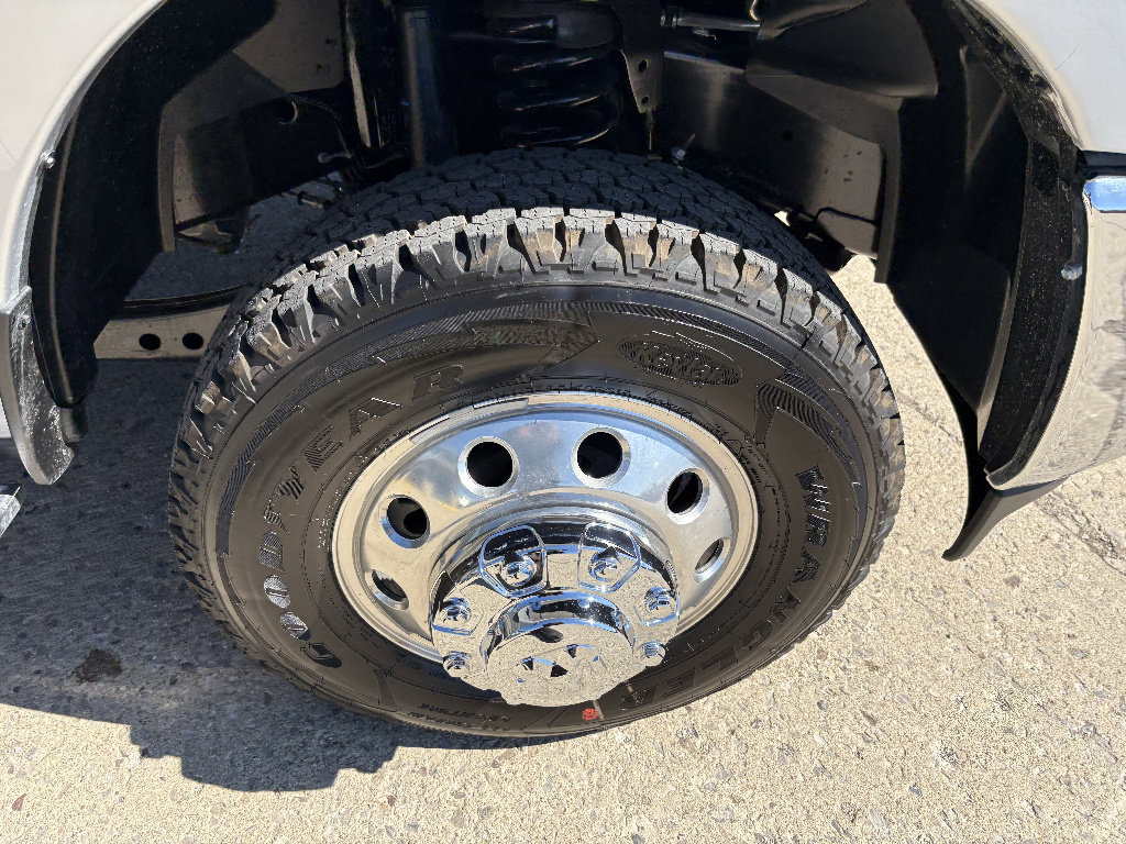 New 2026 RAM 3500 Big Horn AWD/4WD image 12