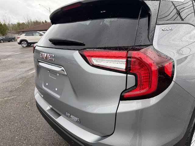 Used 2023 GMC Terrain SLE FWD image 16