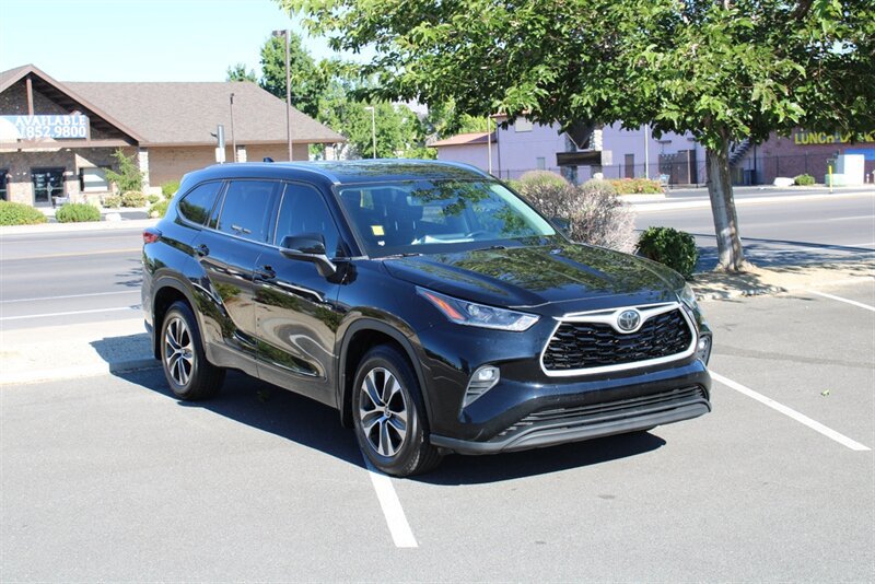 Used 2021 Toyota Highlander XLE