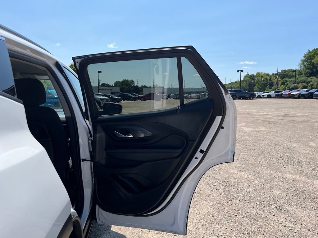Used 2022 GMC Terrain SLE w/ Driver Convenience Package AWD/4WD image 32