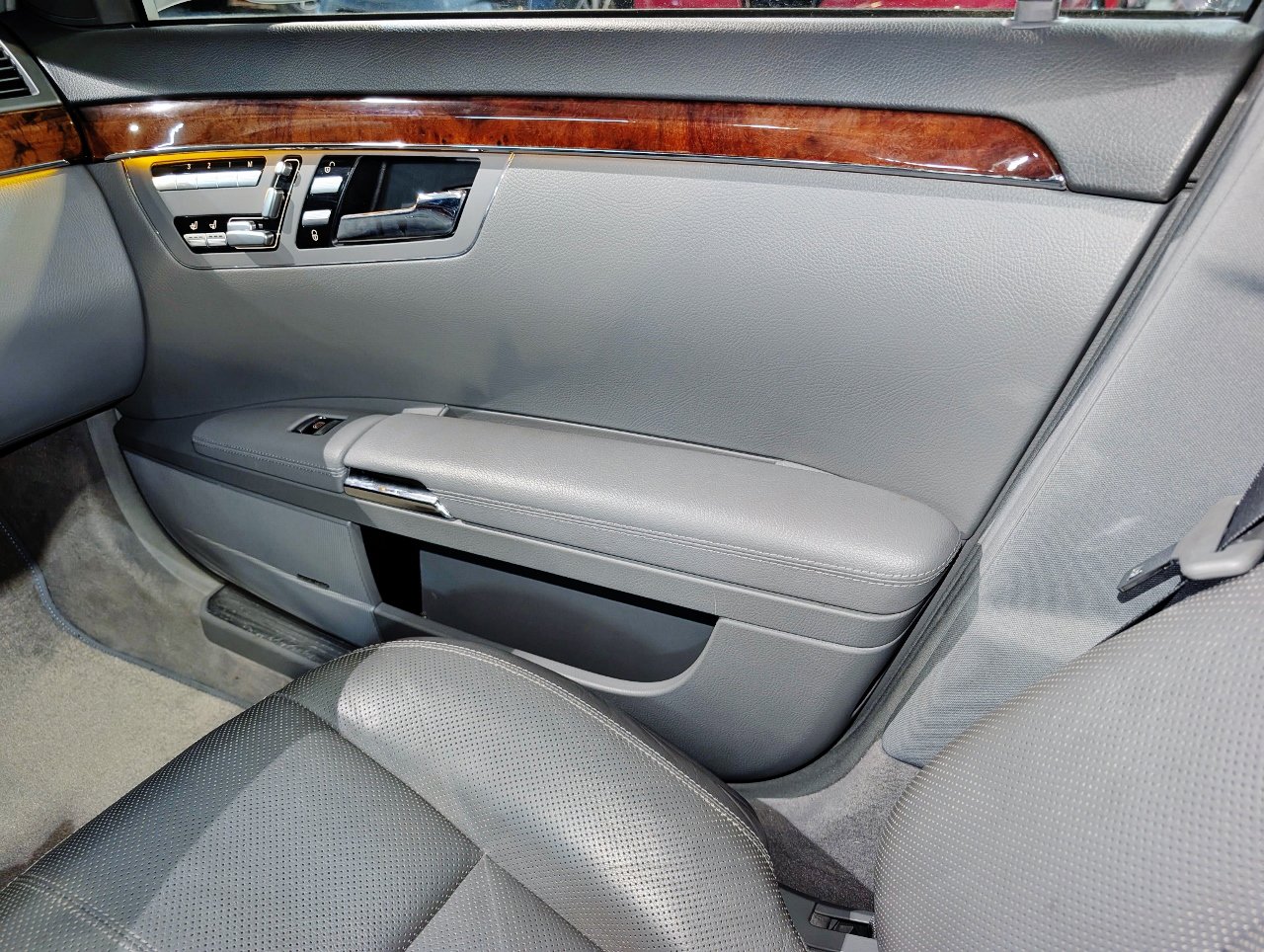 Used 2008 Mercedes-Benz S 550 4MATIC image 37