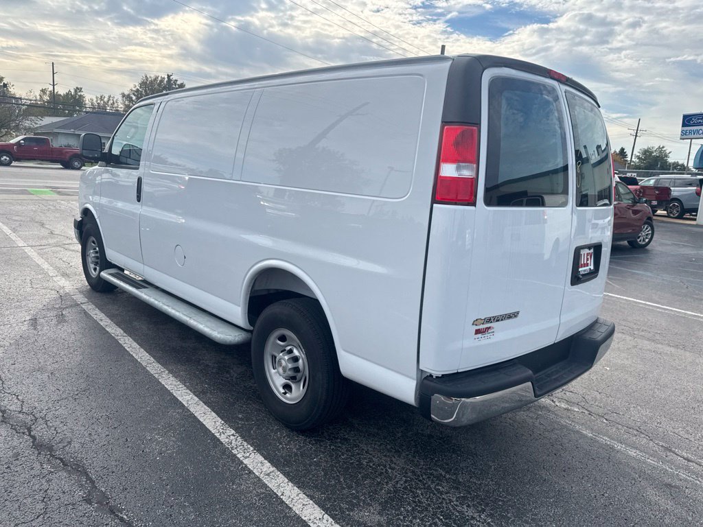 Used 2025 Chevrolet Express 2500 w/ Driver Convenience Package RWD image 6