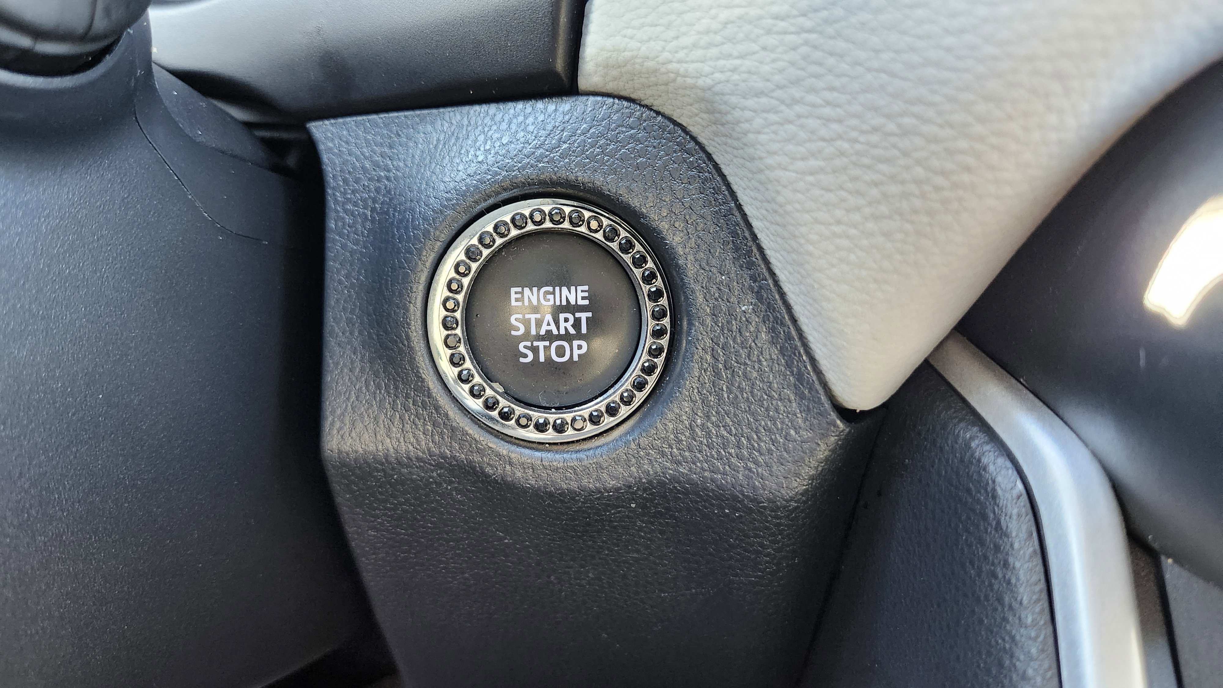 Used 2023 Toyota RAV4 XLE Premium image 8