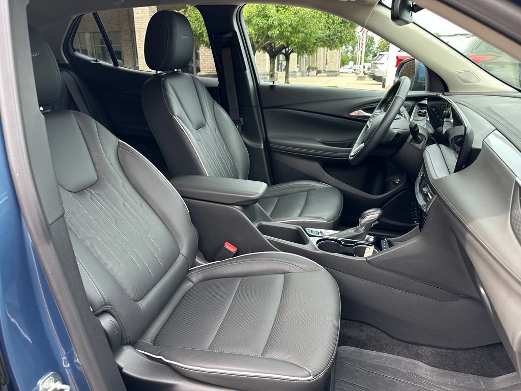 Used 2024 Buick Encore GX Avenir w/ Avenir Convenience Package AWD/4WD image 32