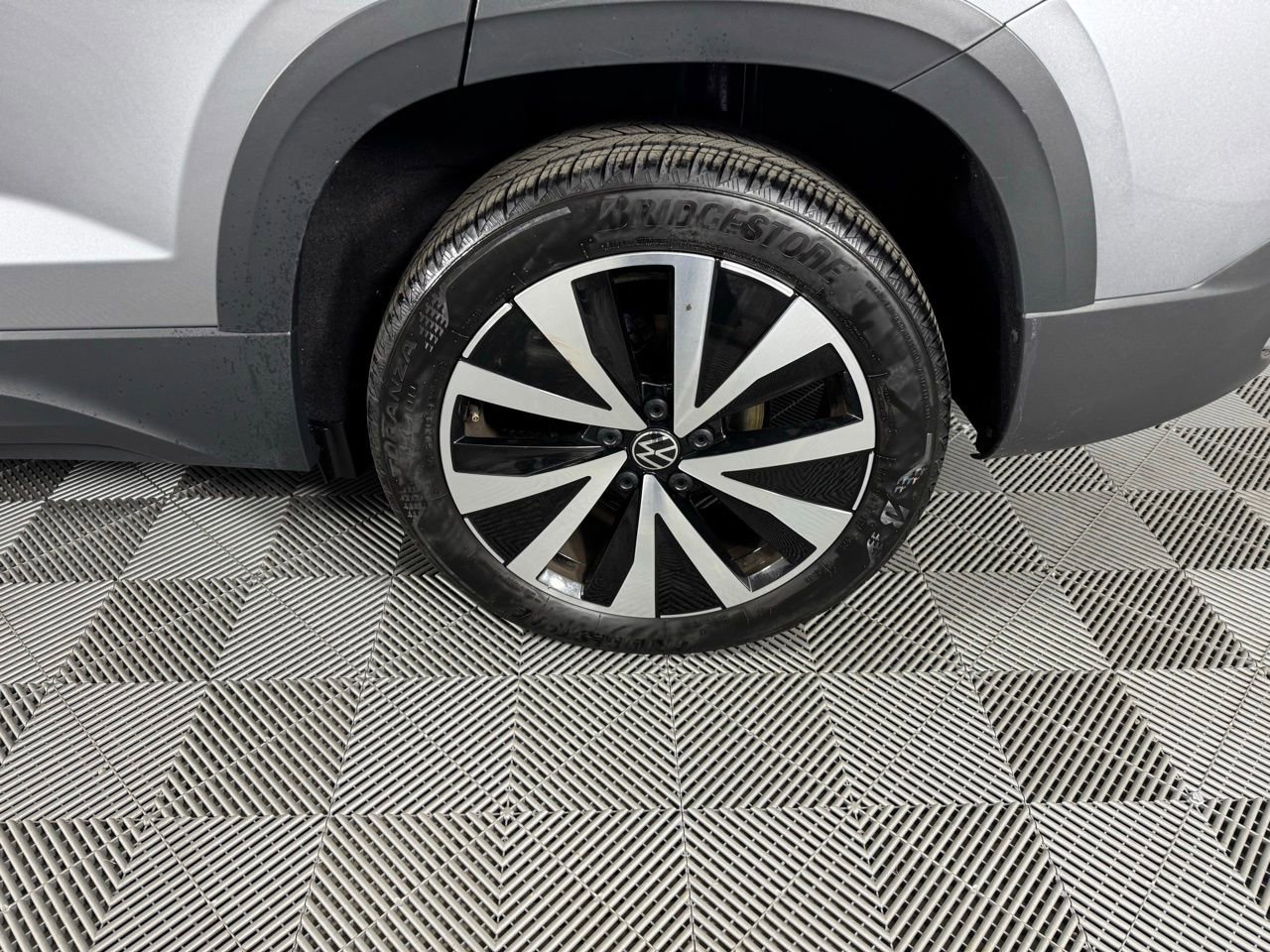 Used 2024 Volkswagen Taos SE image 35