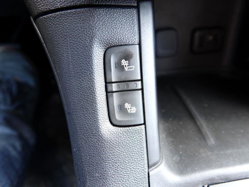 Used 2019 GMC Acadia SLE image 29