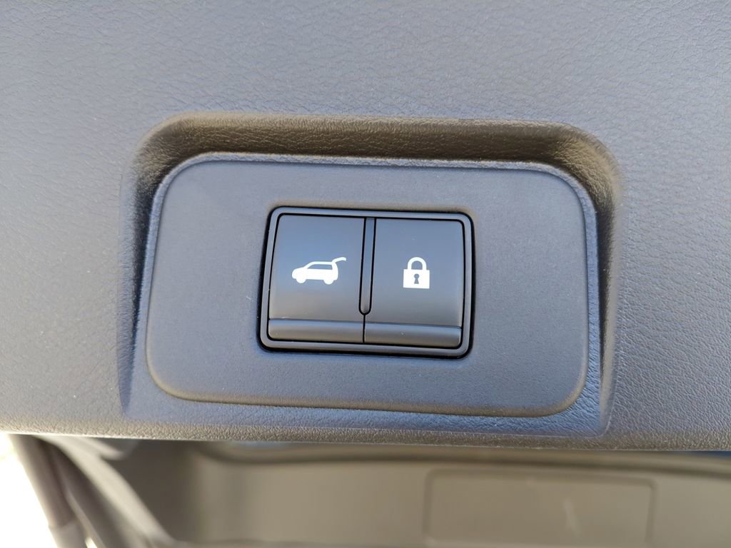 Used 2024 Nissan Rogue SV image 25