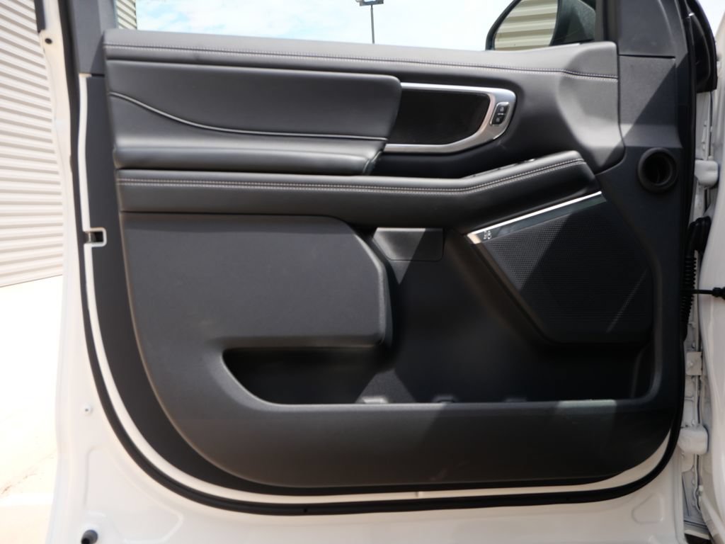 New 2026 Ford Expedition Platinum w/ Stealth Appearance Package AWD/4WD image 20