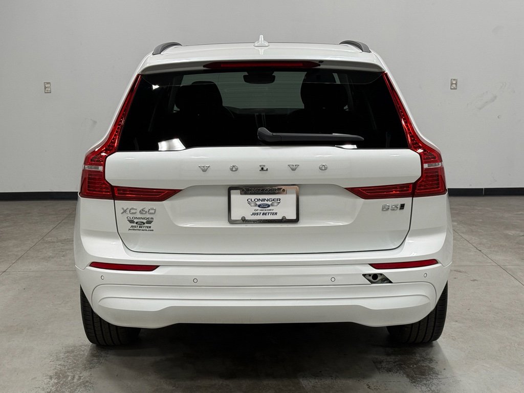 Used 2022 Volvo XC60 B5 Momentum image 7