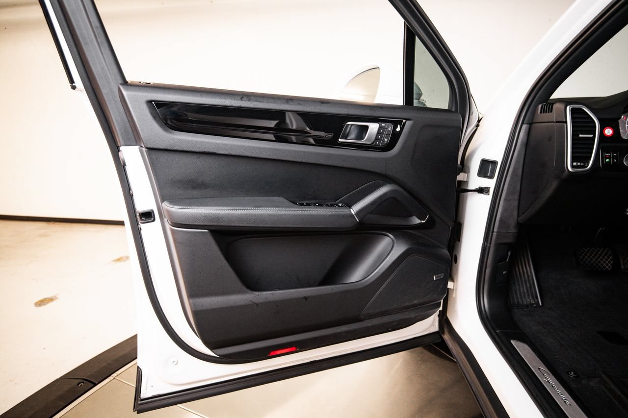 Certified 2023 Porsche Cayenne AWD/4WD image 23