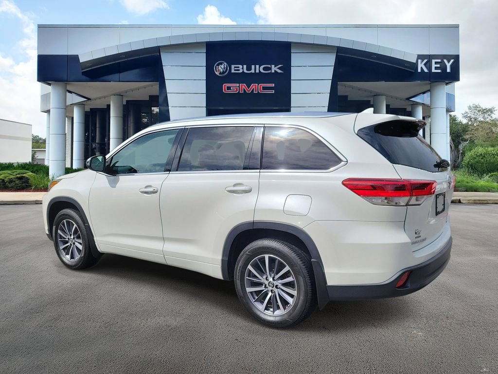 Used 2017 Toyota Highlander XLE image 3