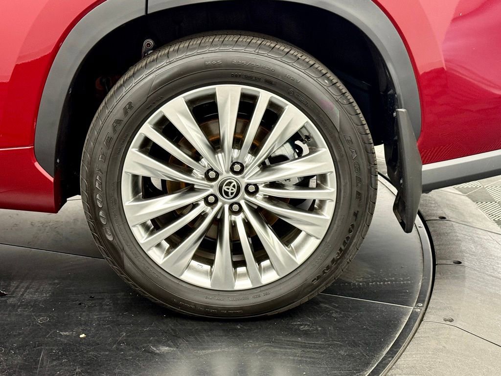 Used 2026 Toyota Highlander Platinum image 14