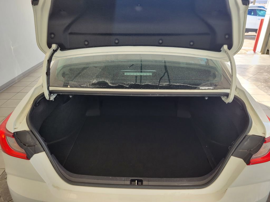 Used 2025 Toyota Camry LE image 13