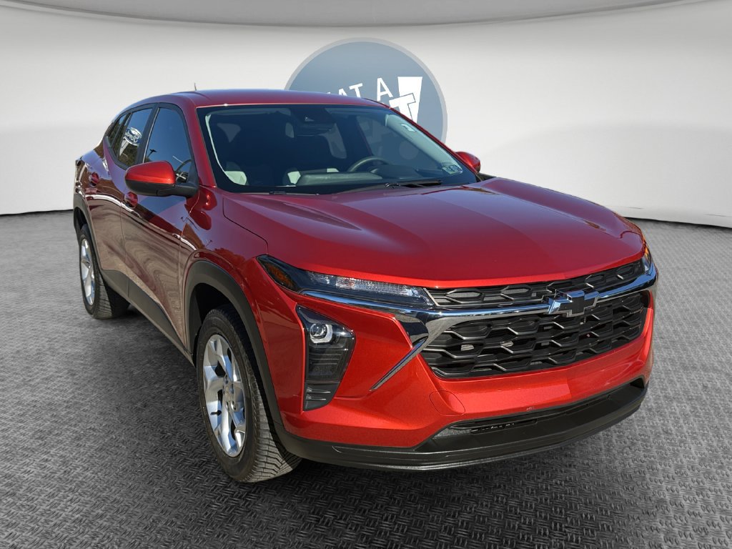 Used 2024 Chevrolet Trax LS w/ LS Convenience Package FWD image 1