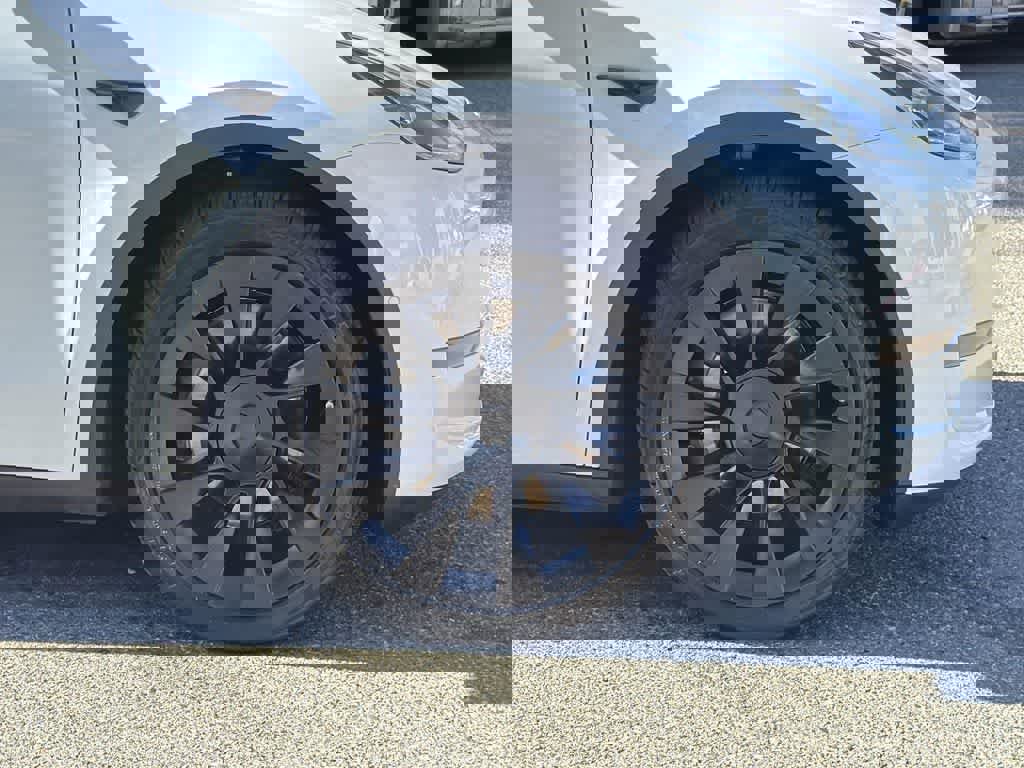 Used 2022 Tesla Model Y Long Range image 44