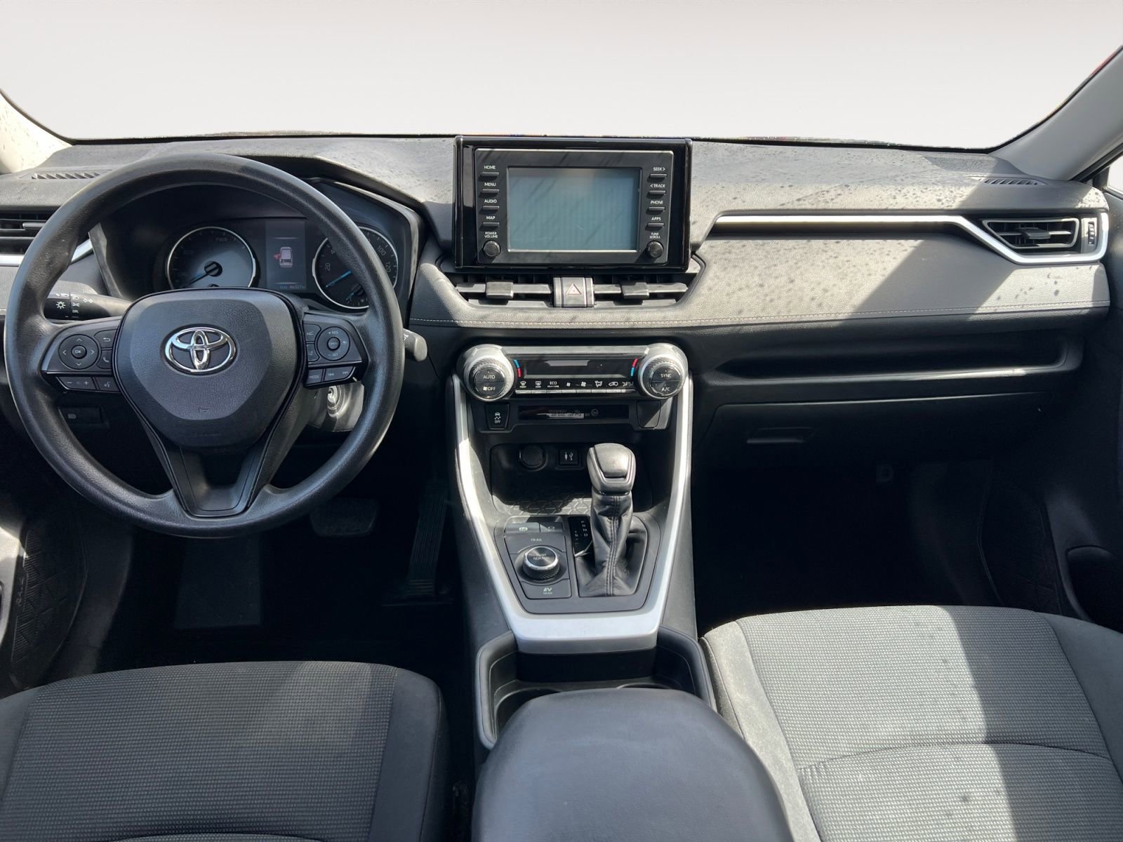 Used 2019 Toyota RAV4 LE w/ Carpet Mat Package image 10