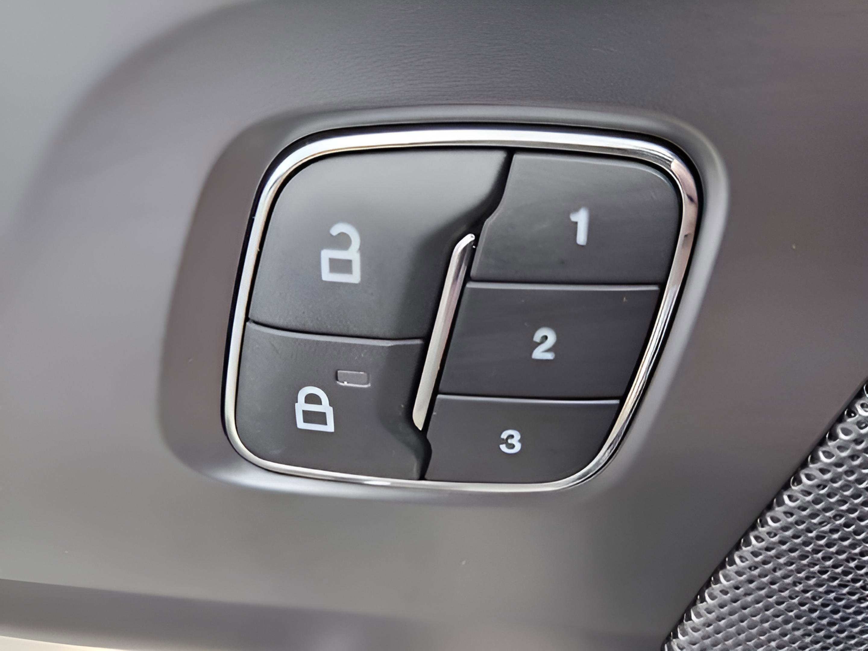 Used 2024 Lincoln Nautilus Premier image 22