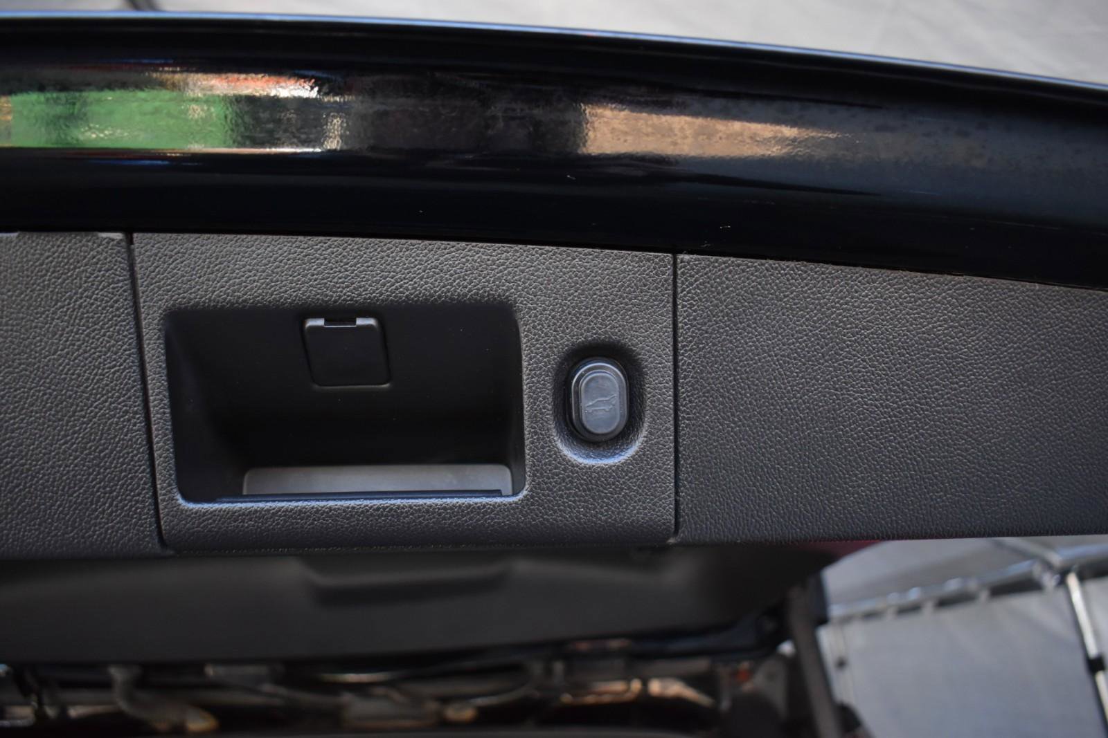 Used 2017 Cadillac Escalade Luxury image 59