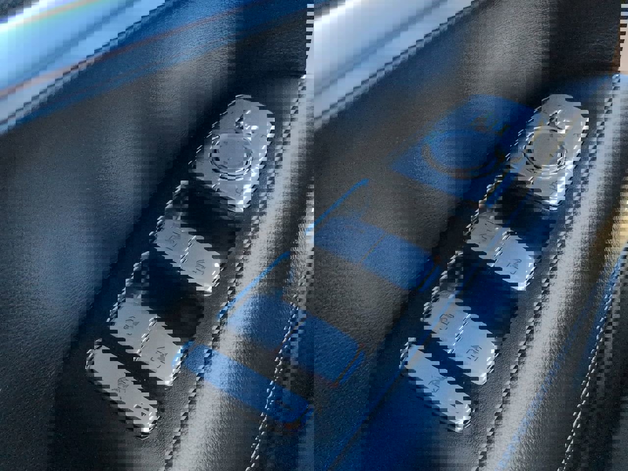 Used 2023 Genesis G70 2.0T image 23