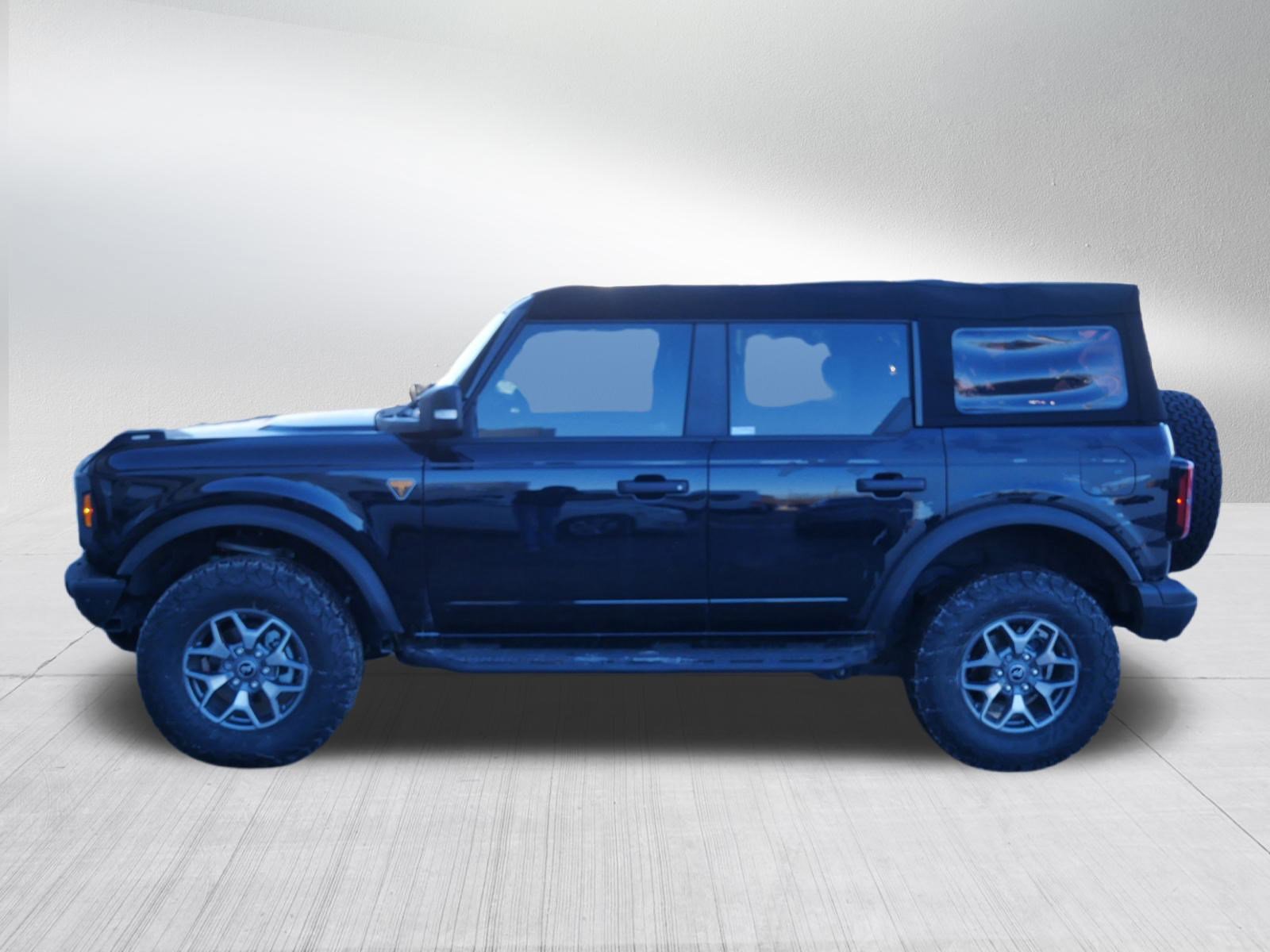 Used 2024 Ford Bronco Badlands image 4